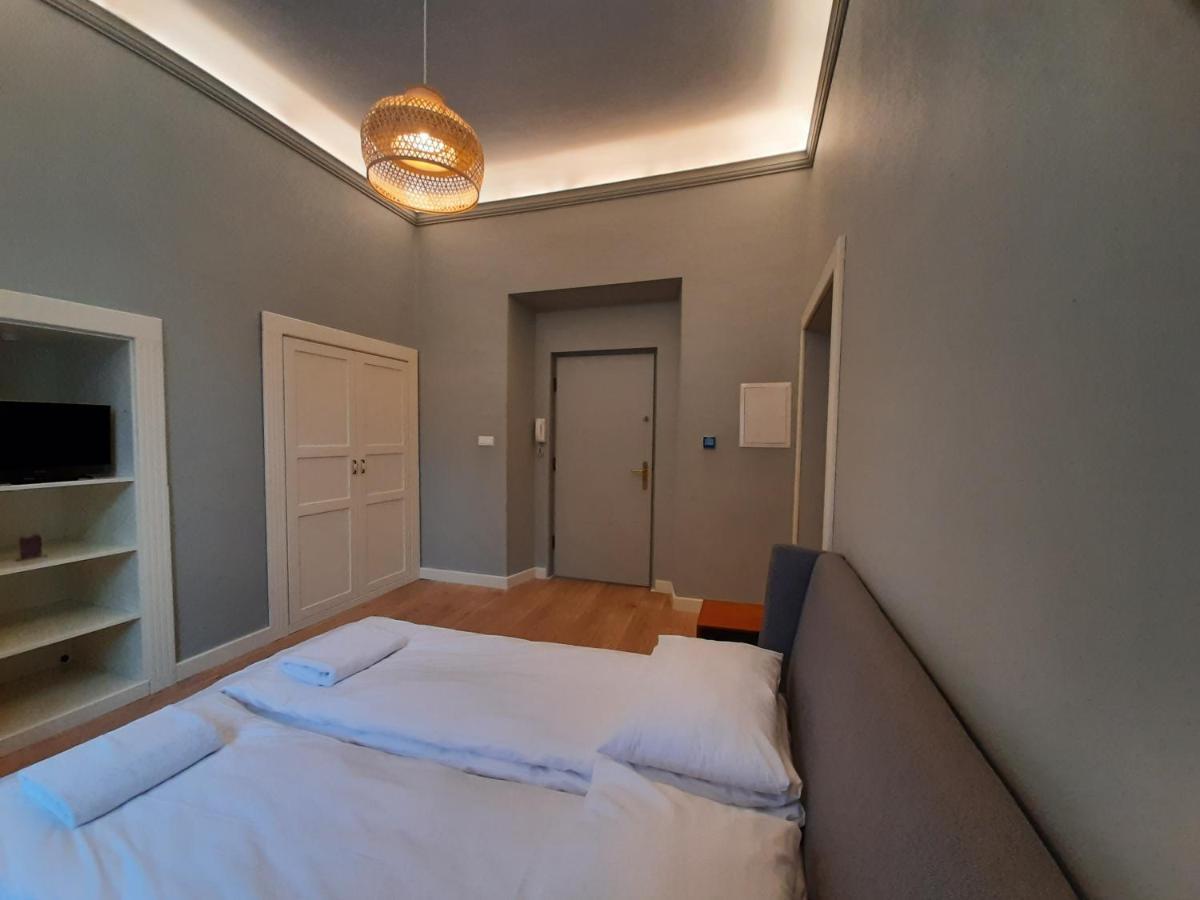 Florianska Gate Luxury Apartments Краков Экстерьер фото
